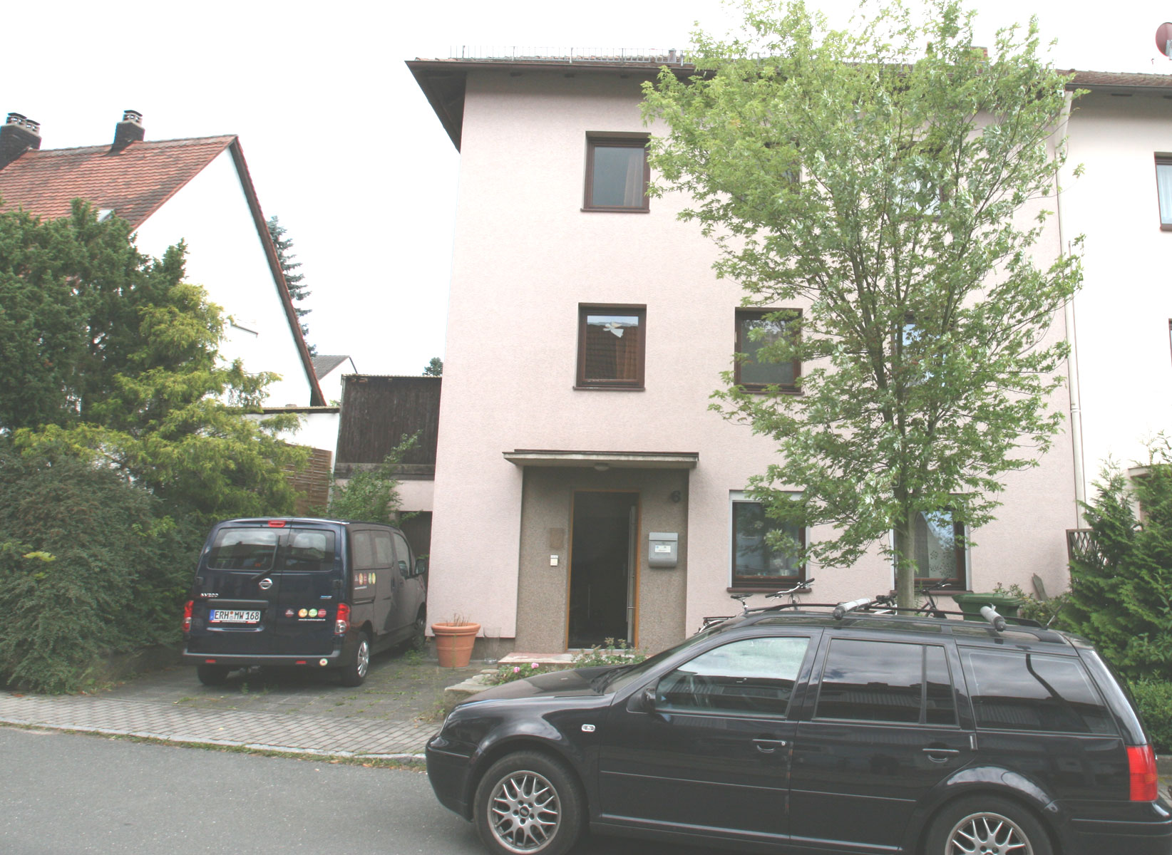 Carport und Vorgarten vorher